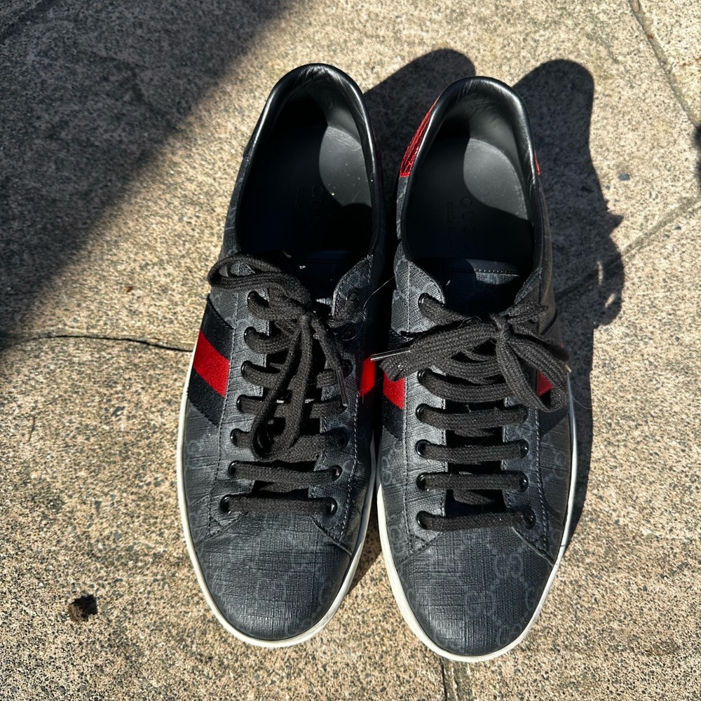 Gucci Black and Red Sneakers with Bold Stripe - Picture 7 of 7